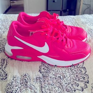 Nike tennis shoes